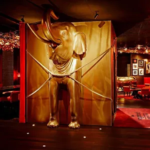 Hotel The Vagabond Club, A Tribute Portfolio ****